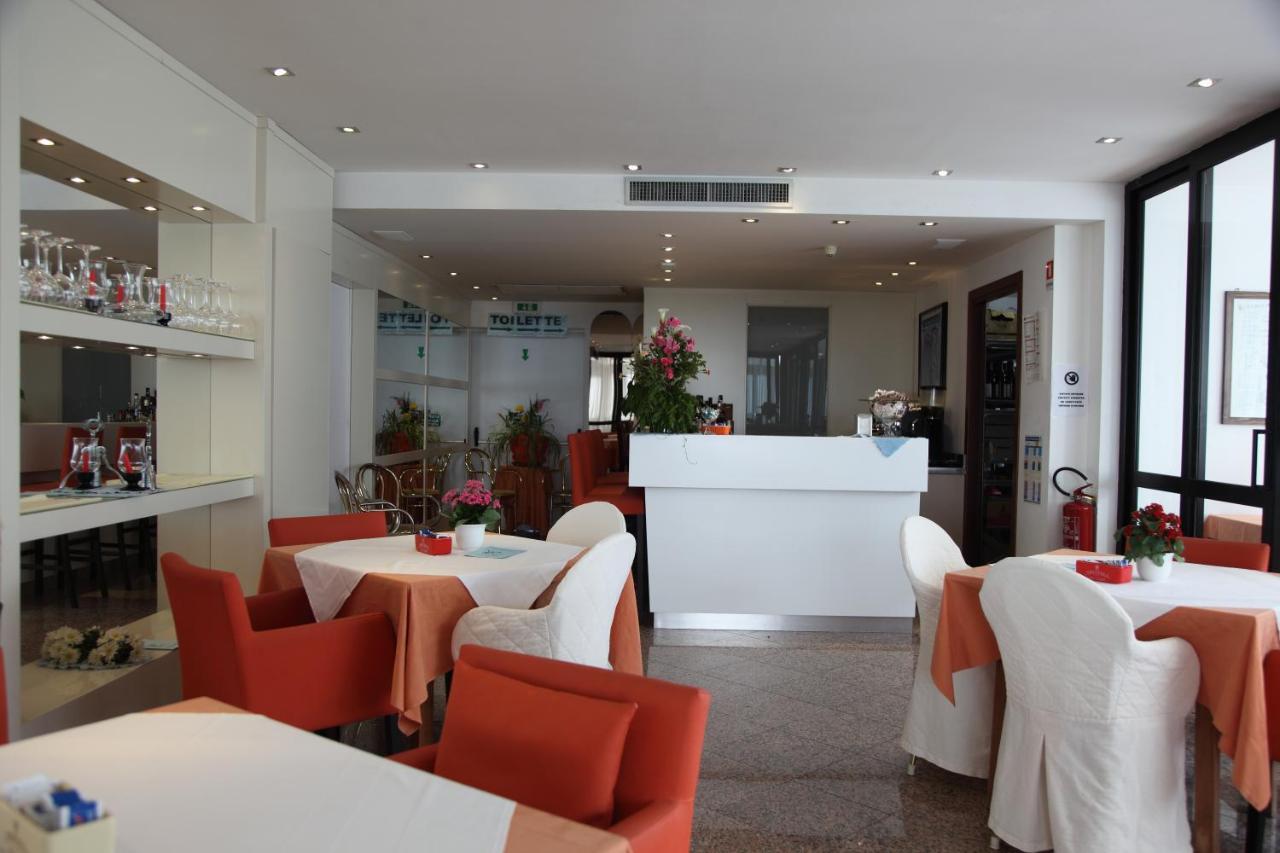 Hotel San Carlo Lignano Sabbiadoro Esterno foto